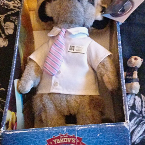 Compare the meerkat yakov - meerkat,