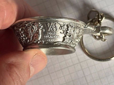 ROYAL SELANGOR PEWTER MINIATURE BOWL QUAICHE V&A VICTORIA ALBERT MUSEUM KEYRING