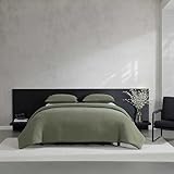 Vera Wang Comforter Set, Soft Blend Matelassé Bedding with Cotton Percale Reverse, Textured, Carved Lines Green, King