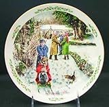 Royal Doulton Xmas Plate 1992 - Going to Church - Collectors Plate 20cm Diameter