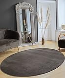 the carpet Relax Modern Fluffy Short Pile Rug, Non-Slip Underside, Washable up to 30 Degrees, Super Soft, Fur Look, Anthracite, 140 x 200 cm Oval