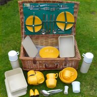 4 person picnic hamper for sale