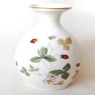 wedgwood wild strawberry vase for sale