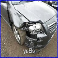 damaged toyota avensis for sale